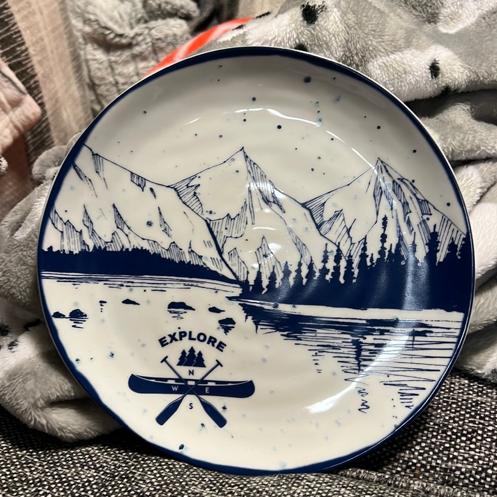 NWT  Everyday White by Fitz and Floyd “Lake "Explore" Accent Plate